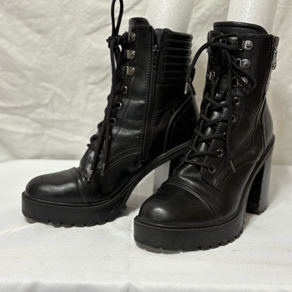Heeled lug sole hiker booties. Size 9 - Picture 3 of 8